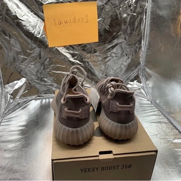 YEEZY BOOST 350 V2 - Picture 3 of 8